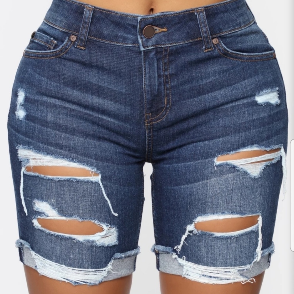 En Jean Dark Rinse Mid Rise Short